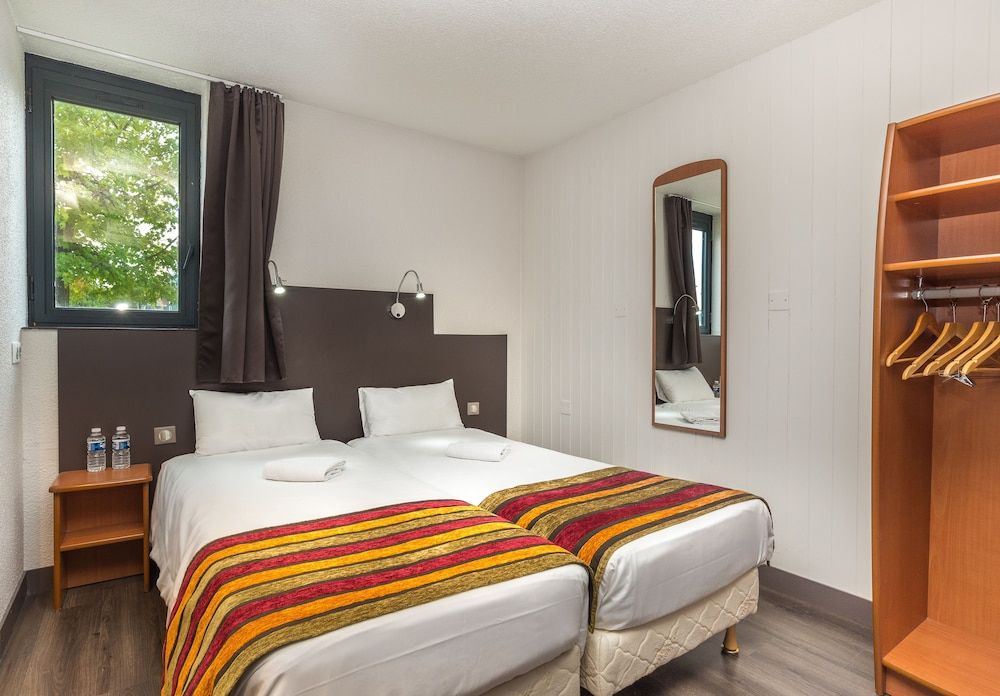 Brit Hotel Chambery Family Room