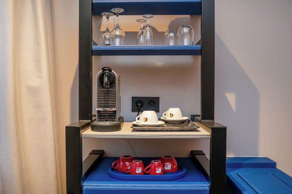 HOTEL by REBOUL - Boutique Hôtel Cassis Comfort Double Room, Courtyard View 6