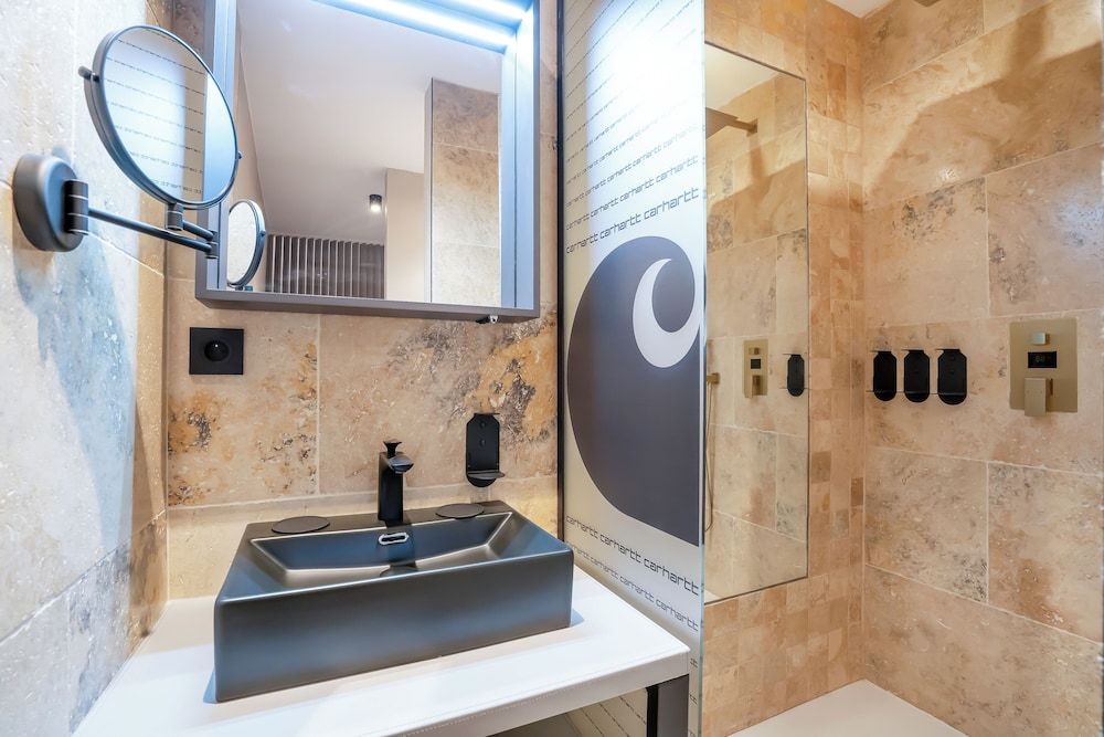 HOTEL by REBOUL - Boutique Hôtel Cassis Comfort Double Room, Courtyard View 3