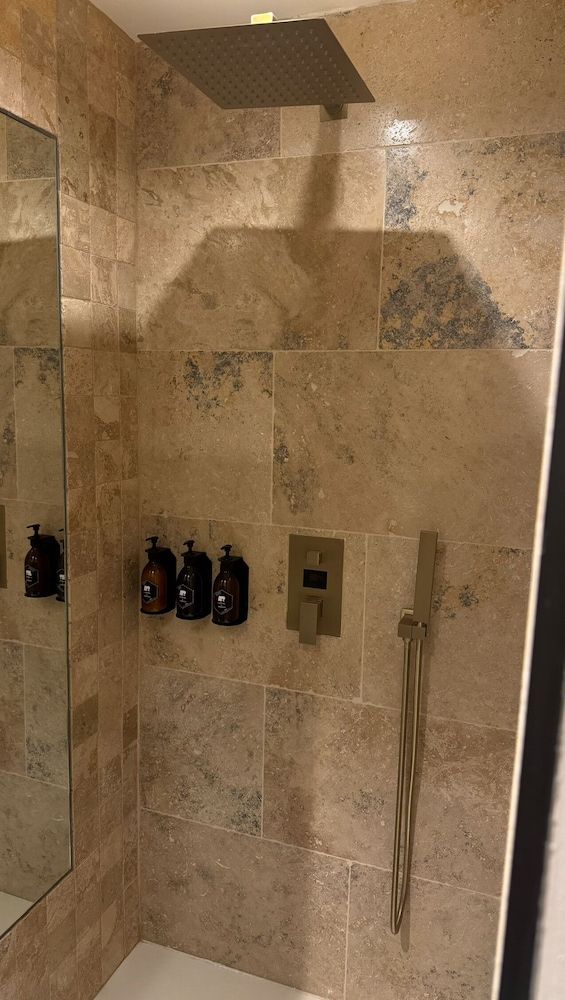 HOTEL by REBOUL - Boutique Hôtel Cassis Comfort Double Room, Courtyard View 4