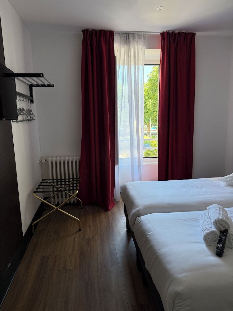 hotel de la paix Comfort Twin Room, City View 6