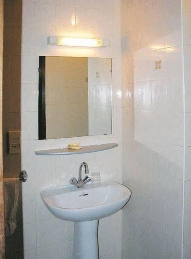 Hotel De La Place Double Room 6