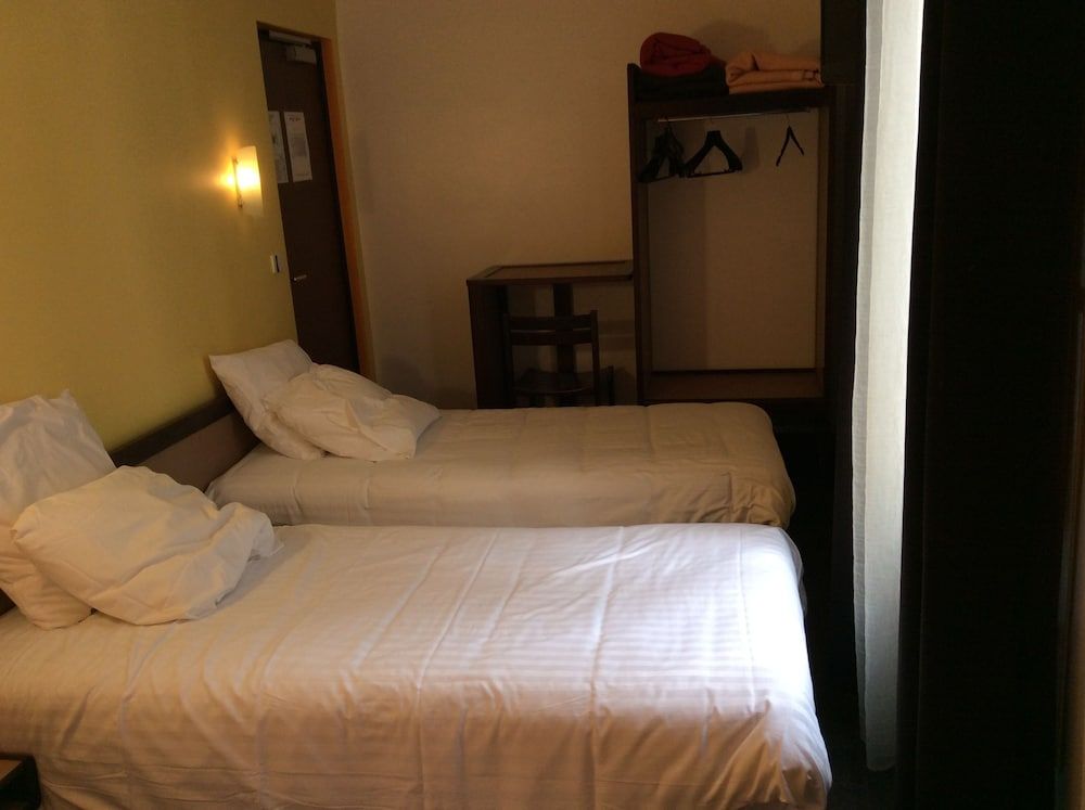 Hotel De La Place Triple Room
