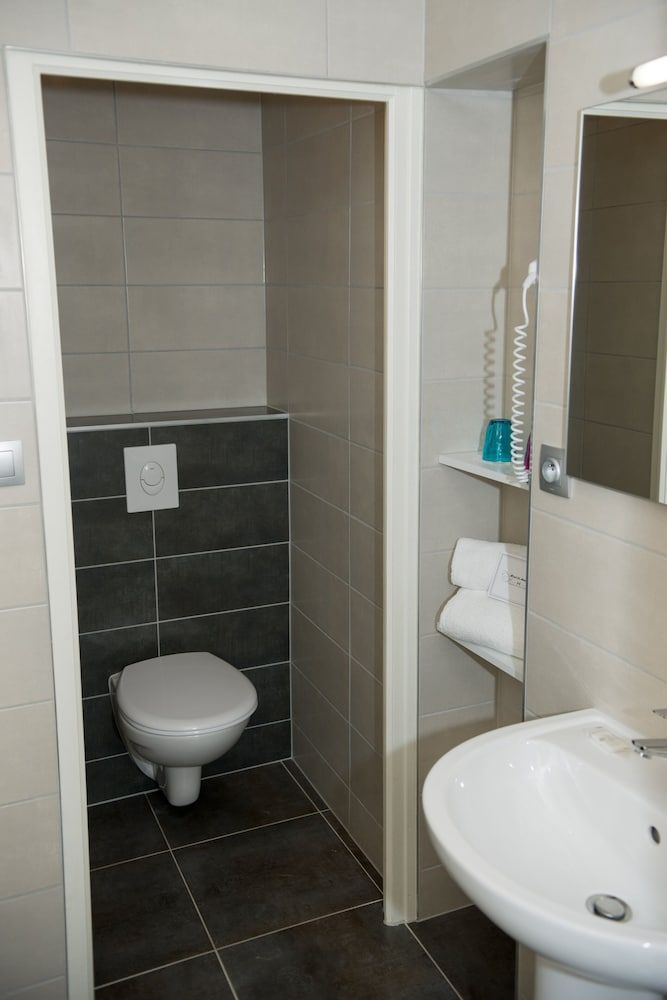 Hôtel le Stanislas Twin Room 2