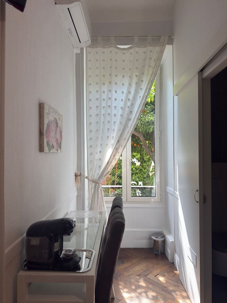 Nice Garden Hôtel Comfort Double Room, Garden View 10