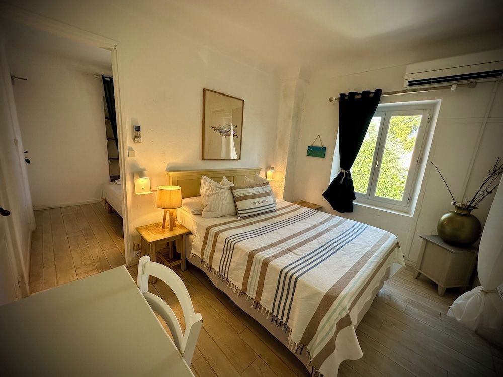 Superior Room, 1 Queen Bed with Sofa bed (with Air Conditioning)