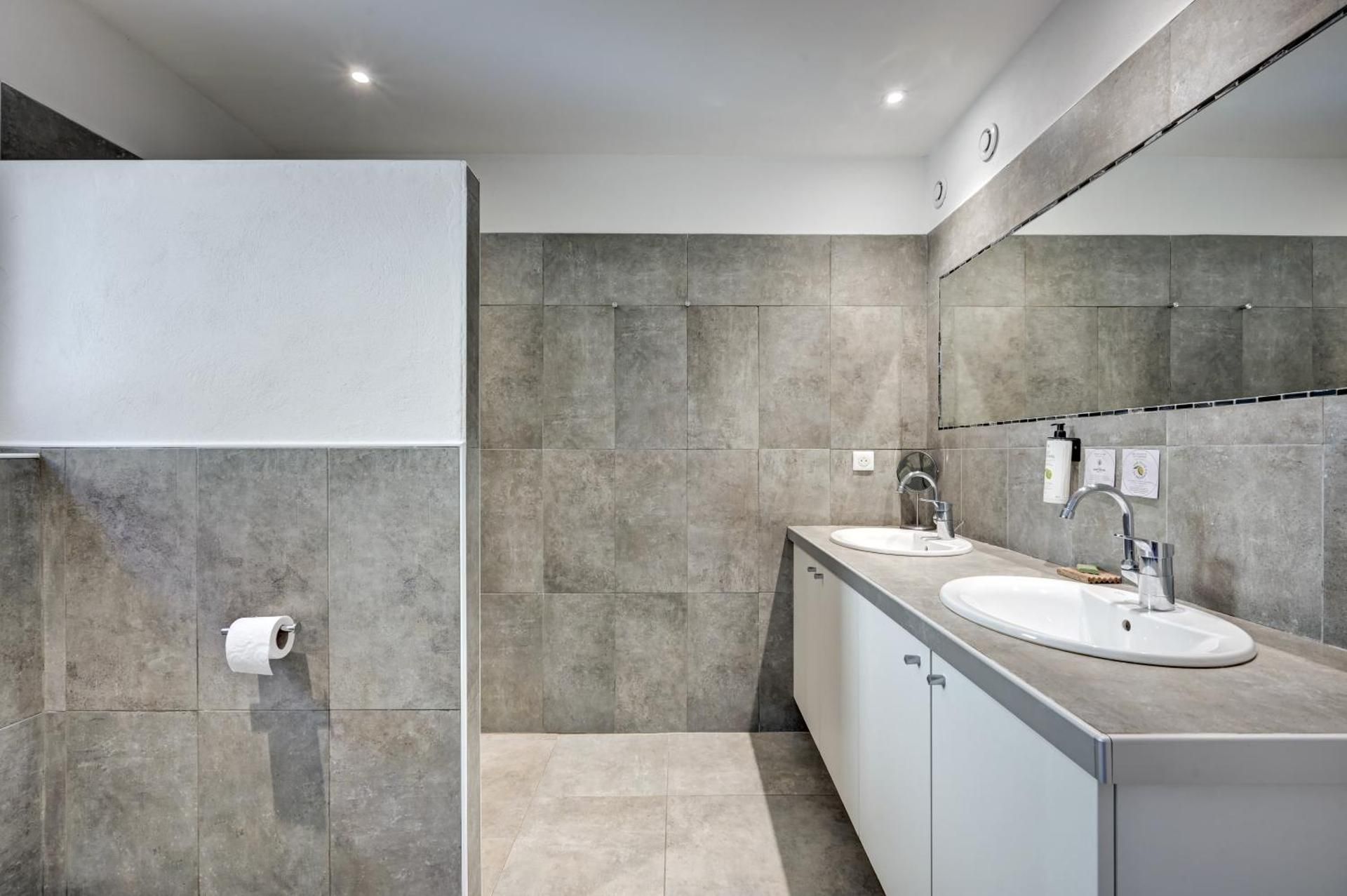 Deluxe Suite with Hot Tub