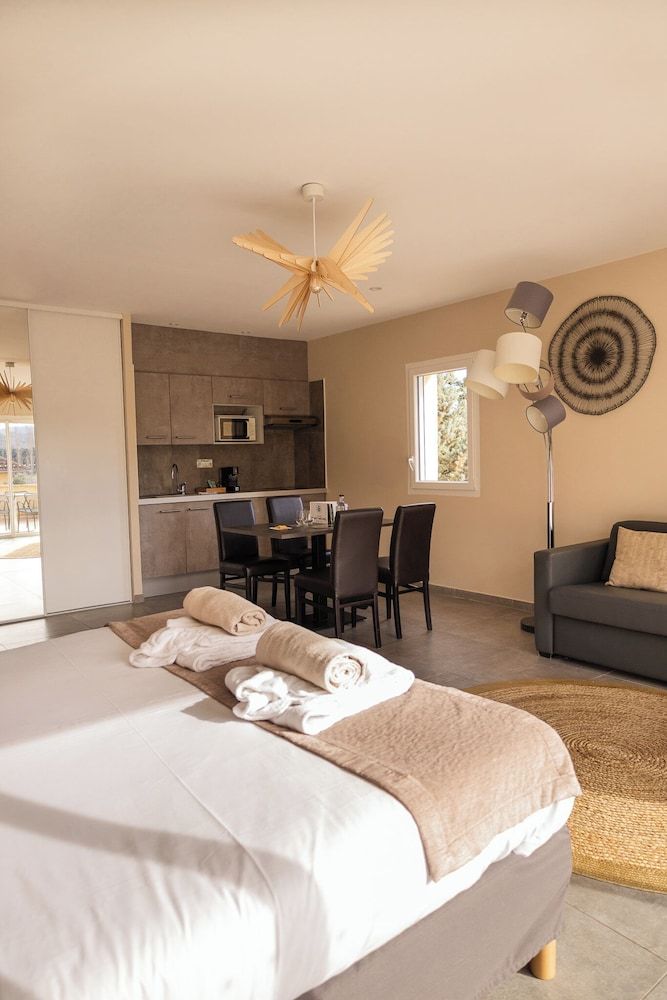 Le Clos Saint-Michel & Spa Family Suite 2