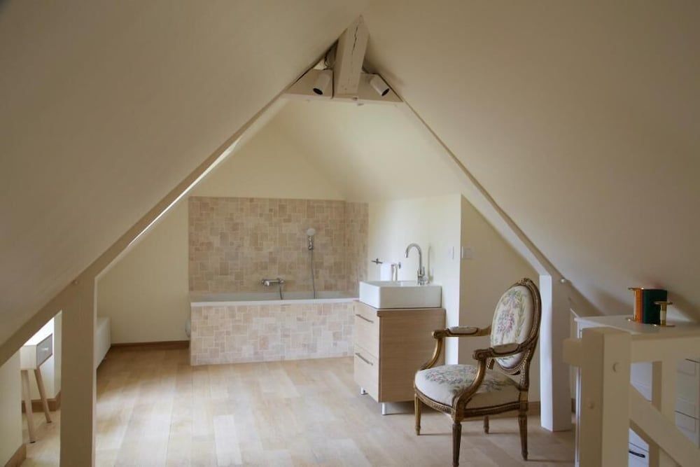 Honeymoon House, Fireplace, Lake View