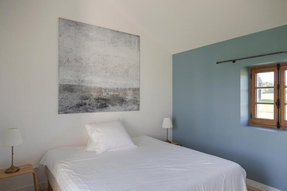 Honeymoon House, 1 King Bed, Fireplace, Park View
