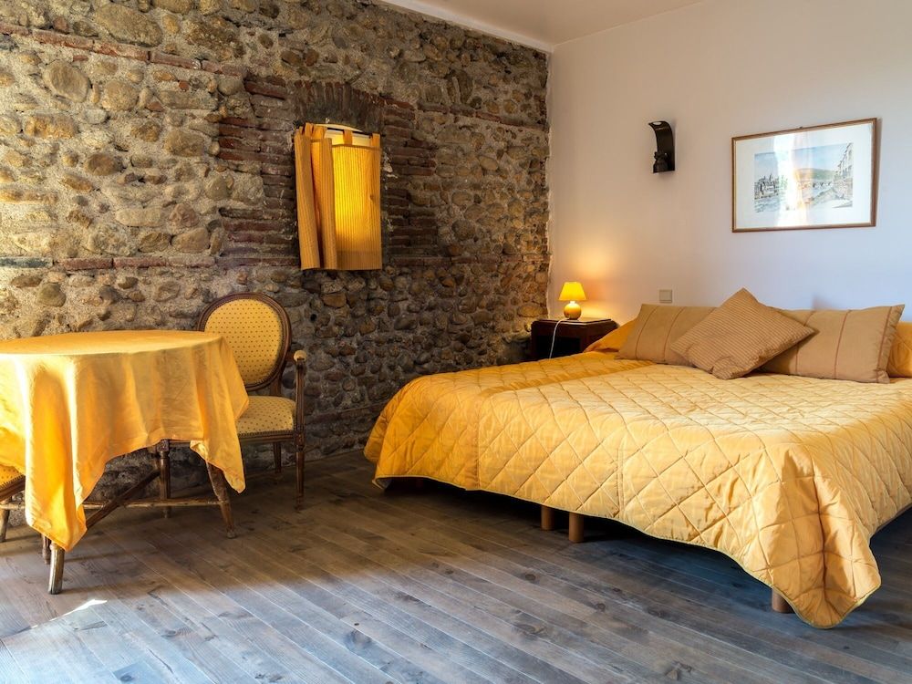 Luxury Double Room, Private Bathroom, Mountain View (La chambre jaune)