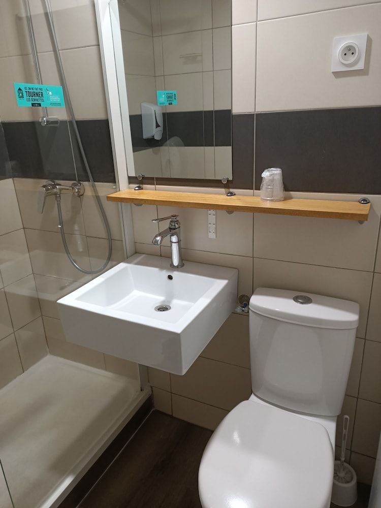 Logis Hôtel Acotel Quadruple Room 4