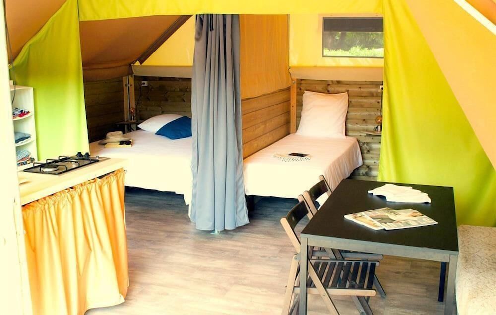 Comfort Tent, Multiple Beds