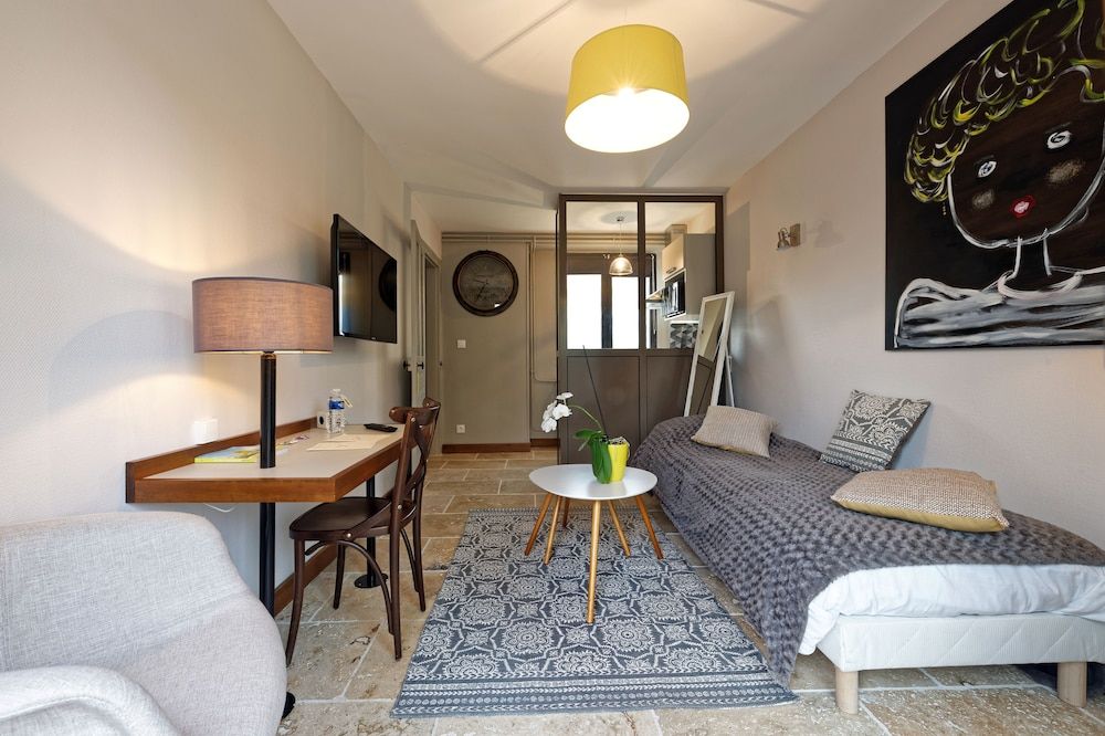 Appartements Pied à Terre, haut standing avec cuisine équipée et terrasse / Groupe HRM Comfort Apartment, Multiple Beds, Kitchenette, Garden View 13