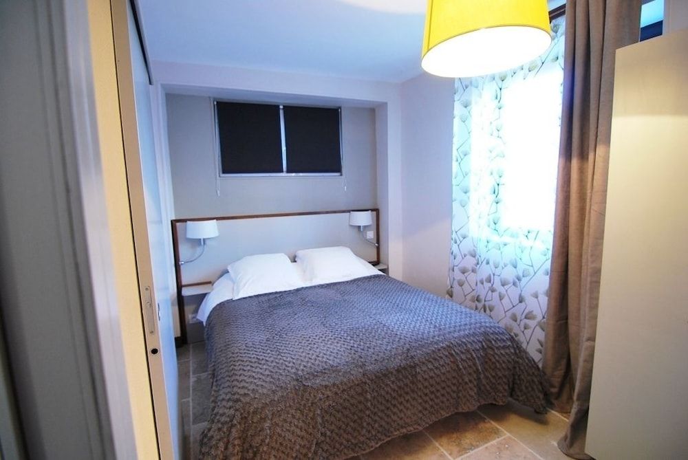 Appartements Pied à Terre, haut standing avec cuisine équipée et terrasse / Groupe HRM Comfort Apartment, Multiple Beds, Kitchenette, Garden View 3