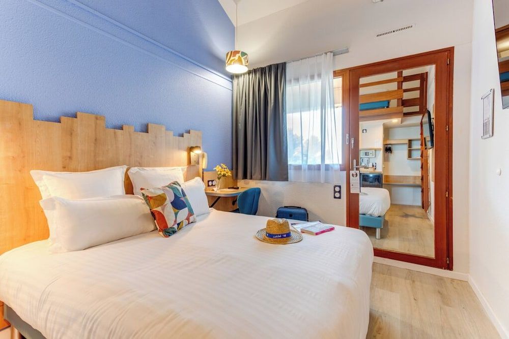 Sure Hotel by Best Western Mougins Belvedere Standard Room, Multiple Beds, Non Smoking, Mezzanine