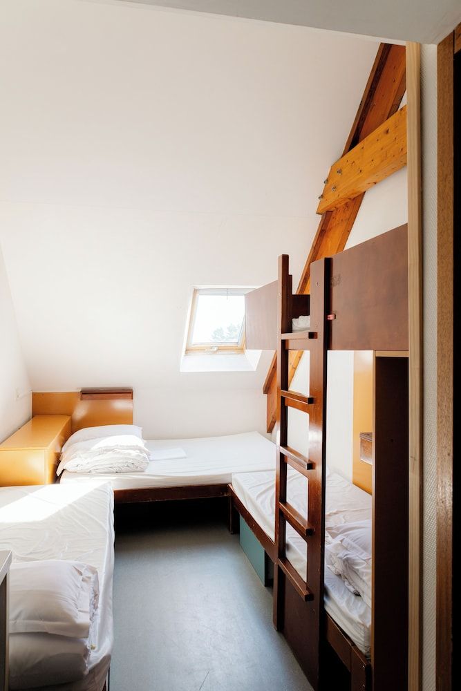 Family Room for 5 People with Ensuite Shower - Shared Toilets