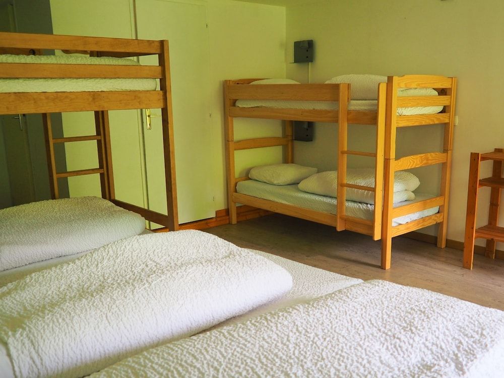Shared Dormitory, Men only
