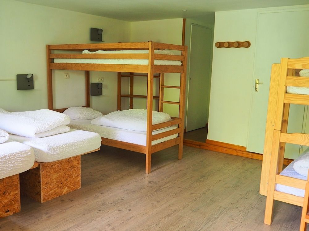 Shared Dormitory, Men only