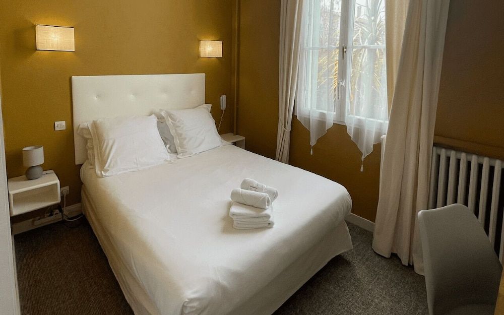 Superior Triple Room, Balcony, Partial Ocean View