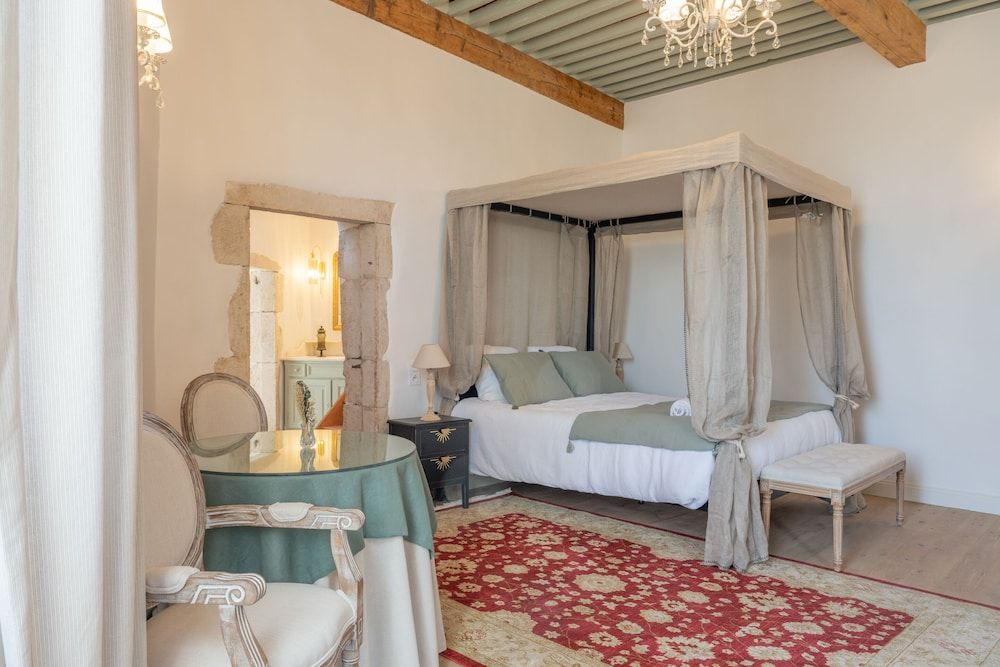 La Tour des Remparts Romantic Double or Twin Room, Ensuite, Valley View