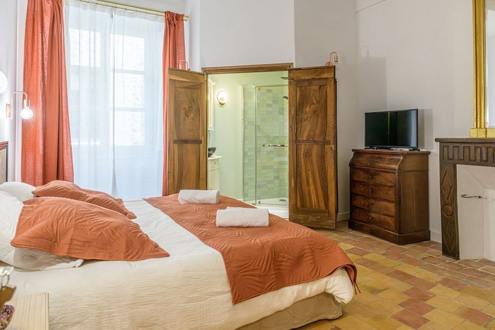 La Tour des Remparts Superior Double Room, Ensuite (Chambre Trumeau) 2