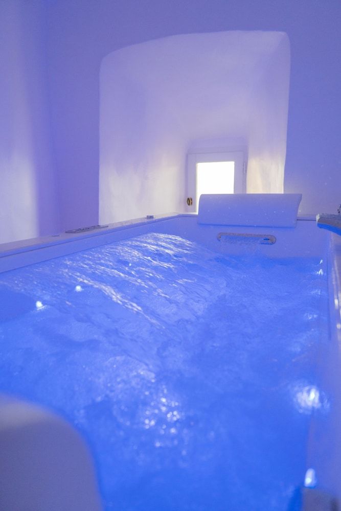 La Tour des Remparts Romantic Double or Twin Room, Ensuite, Valley View 8