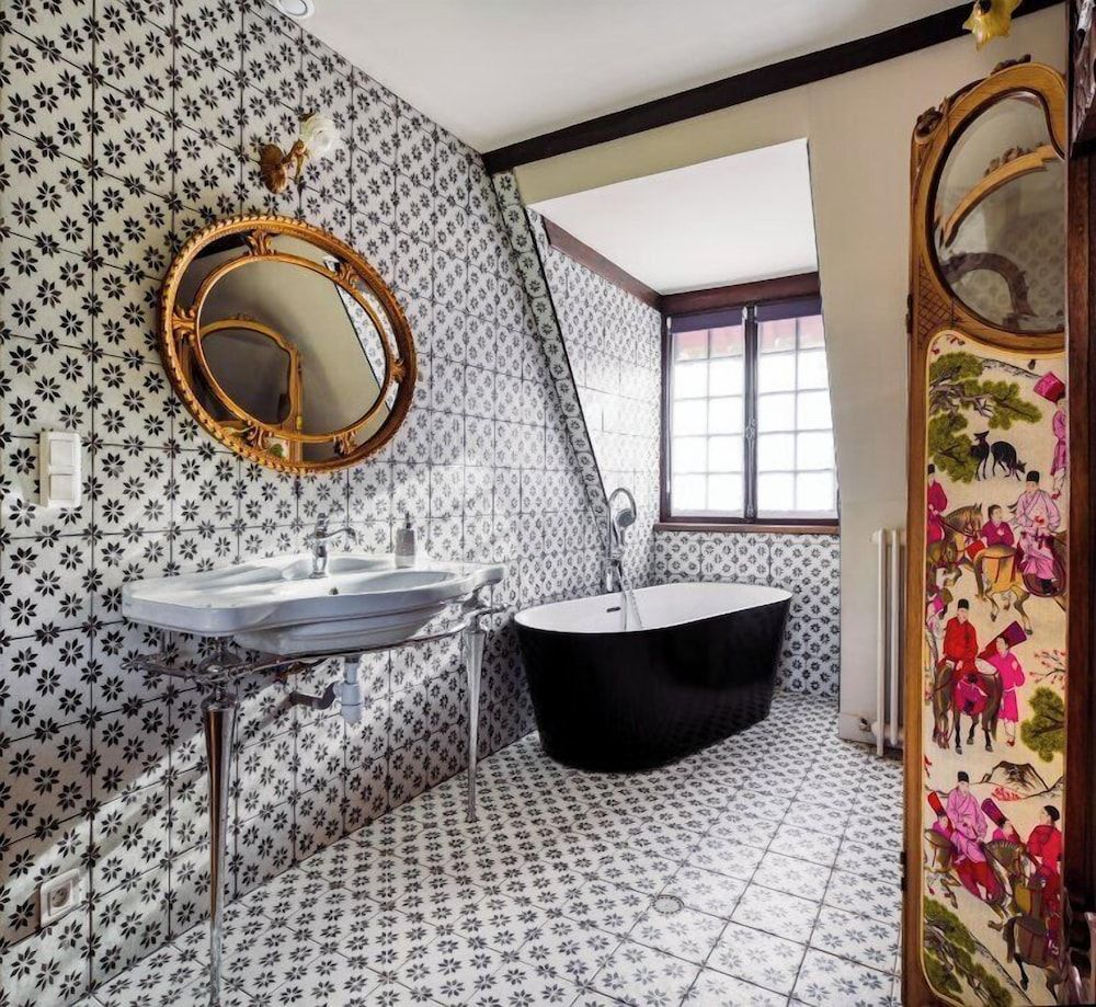 Le Petit Château De Barbizon Signature Suite 4