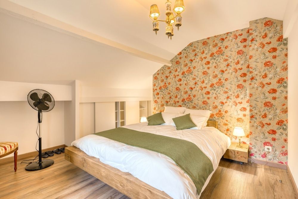 Le Petit Château De Barbizon Family House 7