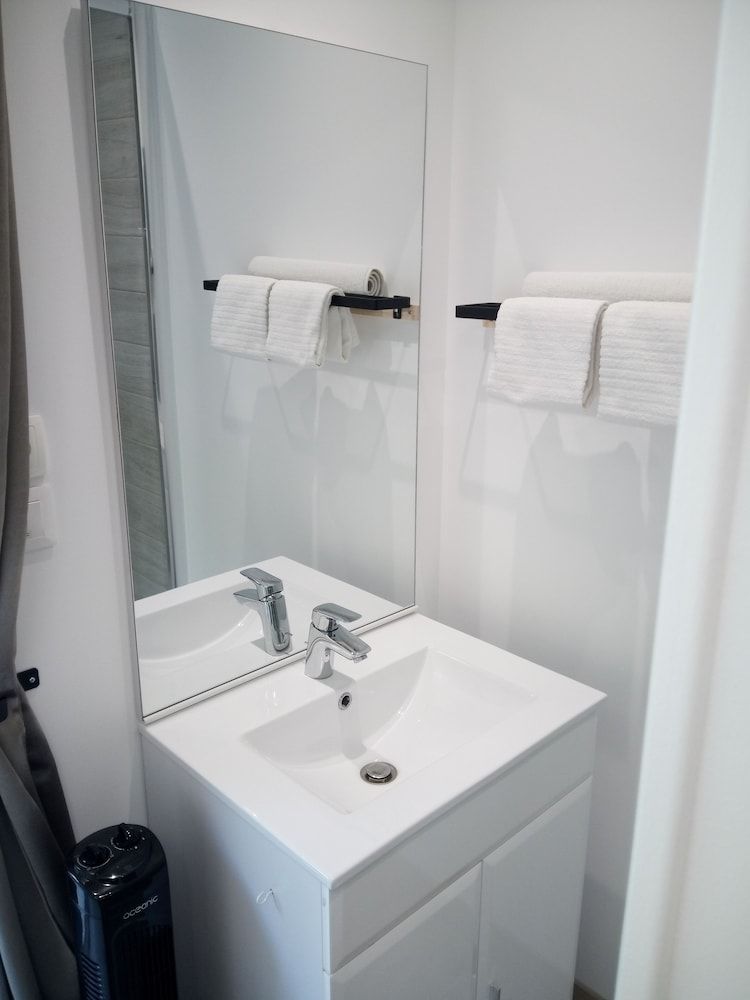 R & C - Room and Calm Basic Room, 1 Queen Bed 5