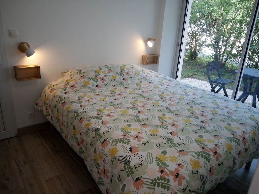 R & C - Room and Calm Basic Room, 1 Queen Bed 2