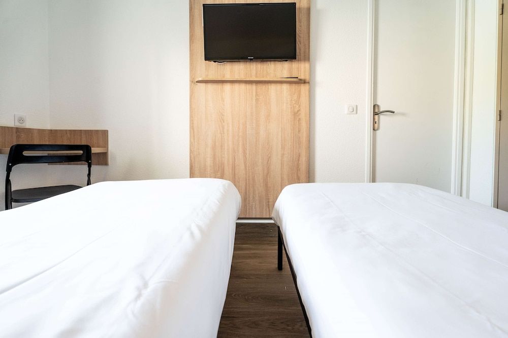 Kyriad Direct Brignoles - Provence Verte Comfort Room, 3 Twin Beds