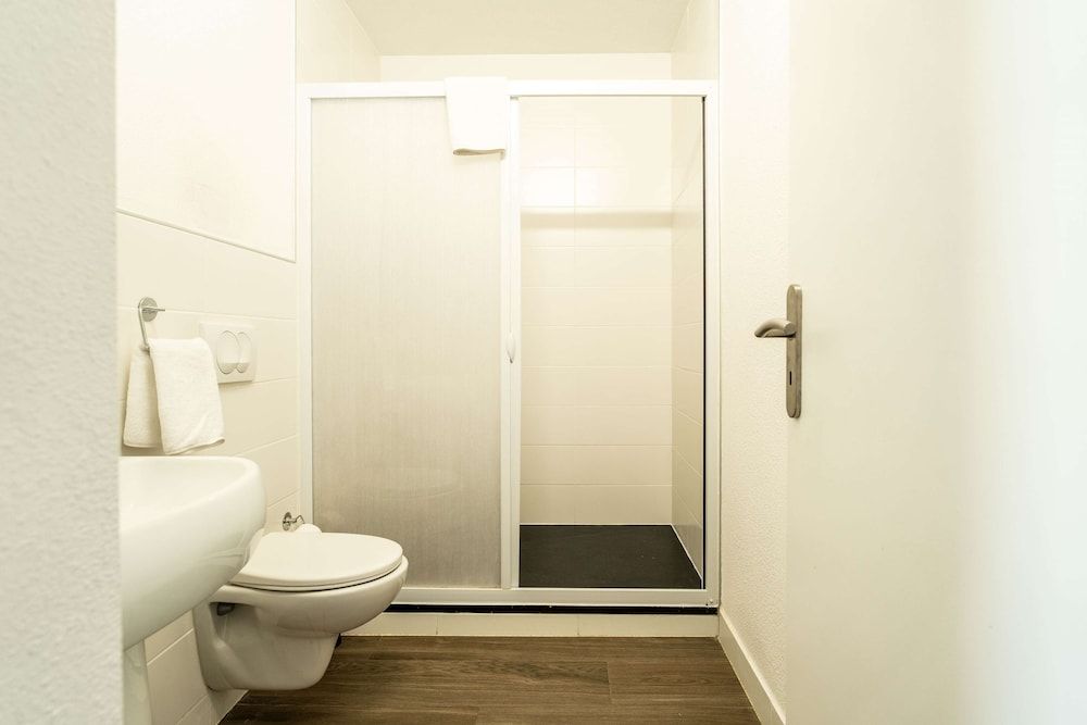 Kyriad Direct Brignoles - Provence Verte Comfort Room, 3 Twin Beds 4