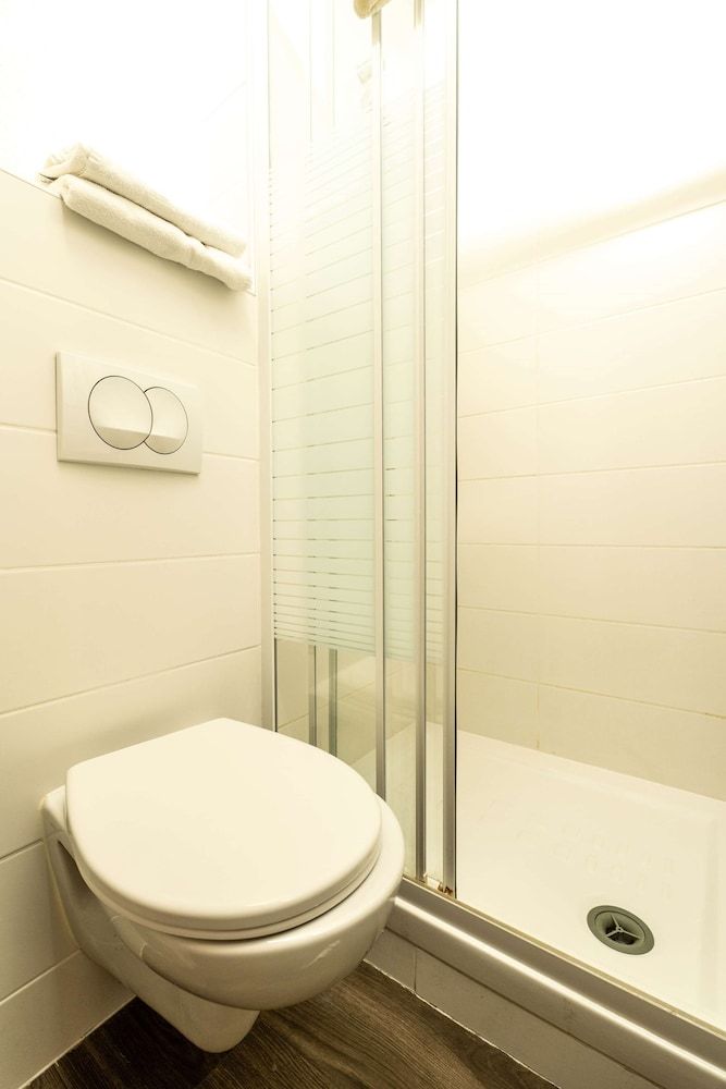 Kyriad Direct Brignoles - Provence Verte Standard Room, 1 Double Bed 4