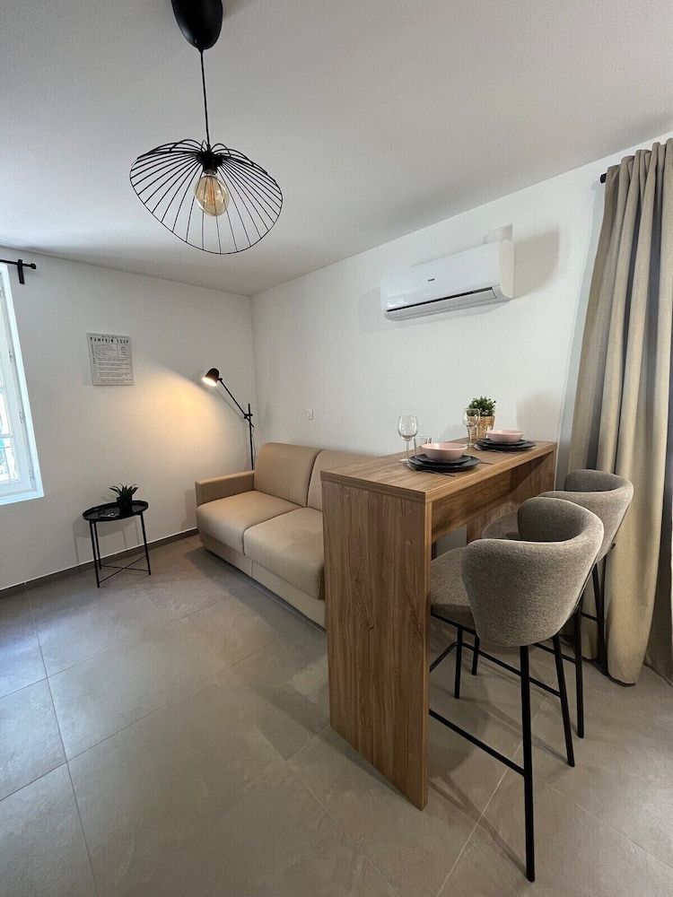 Sous les platanes Studio (Studio 301) 5