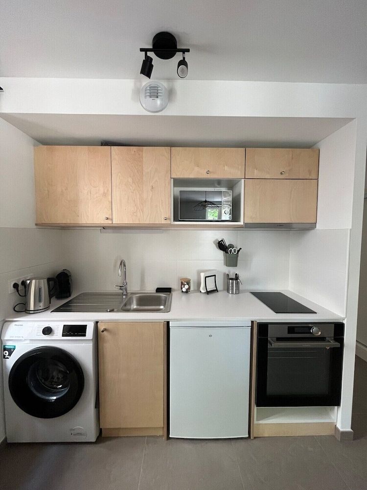 Sous les platanes Studio (Studio 301) 2