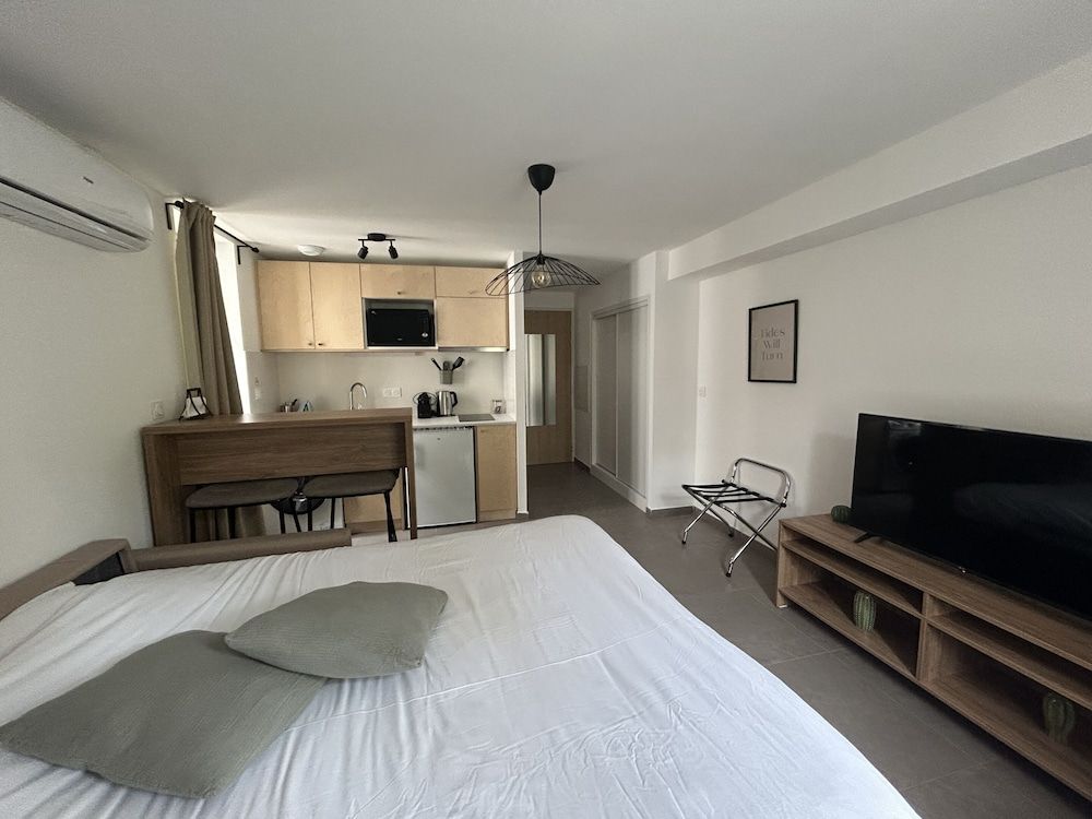 Sous les platanes Studio (Studio 301)