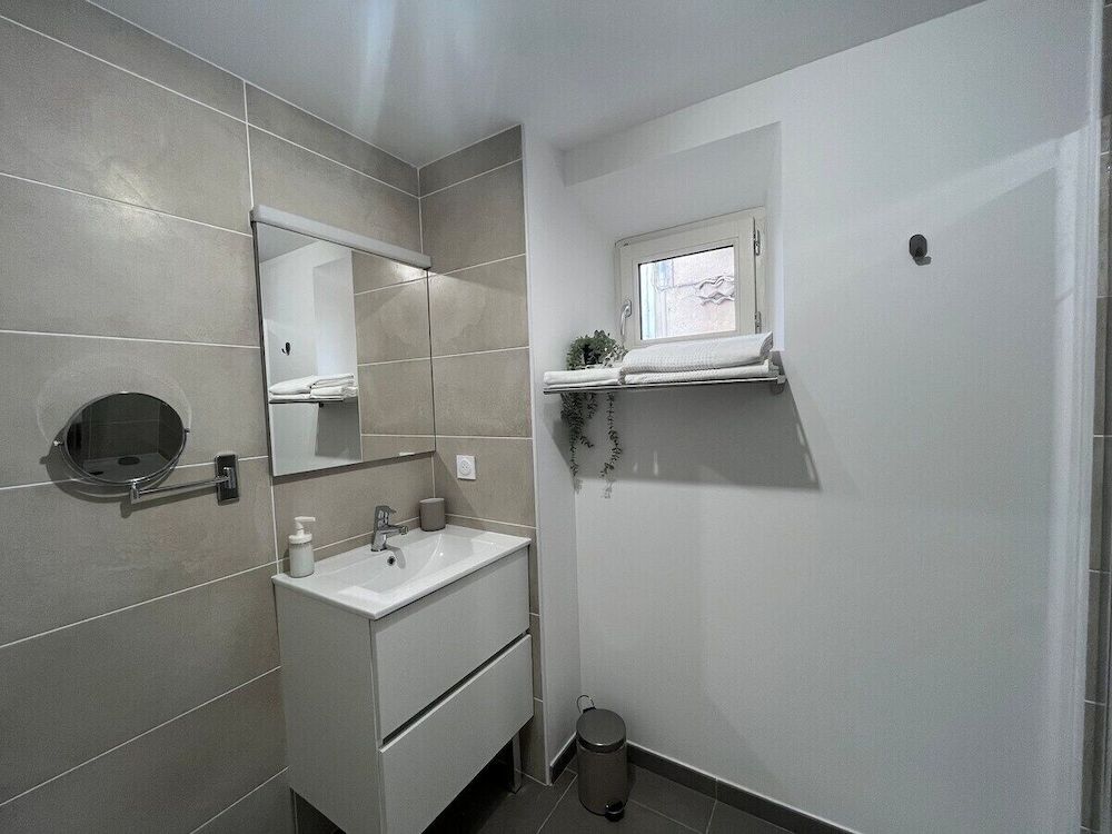 Sous les platanes Studio (Studio 301) 4