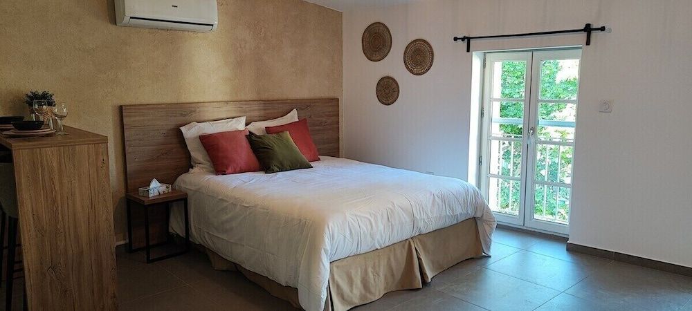 Sous les platanes Classic Studio, Ensuite (studio 302) 2