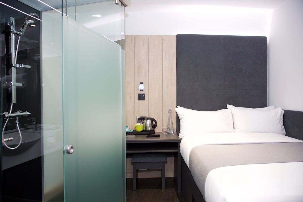 The Z Hotel Bath Double Room, No Windows