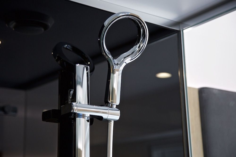 The Z Hotel Bath Double Room, No Windows 5