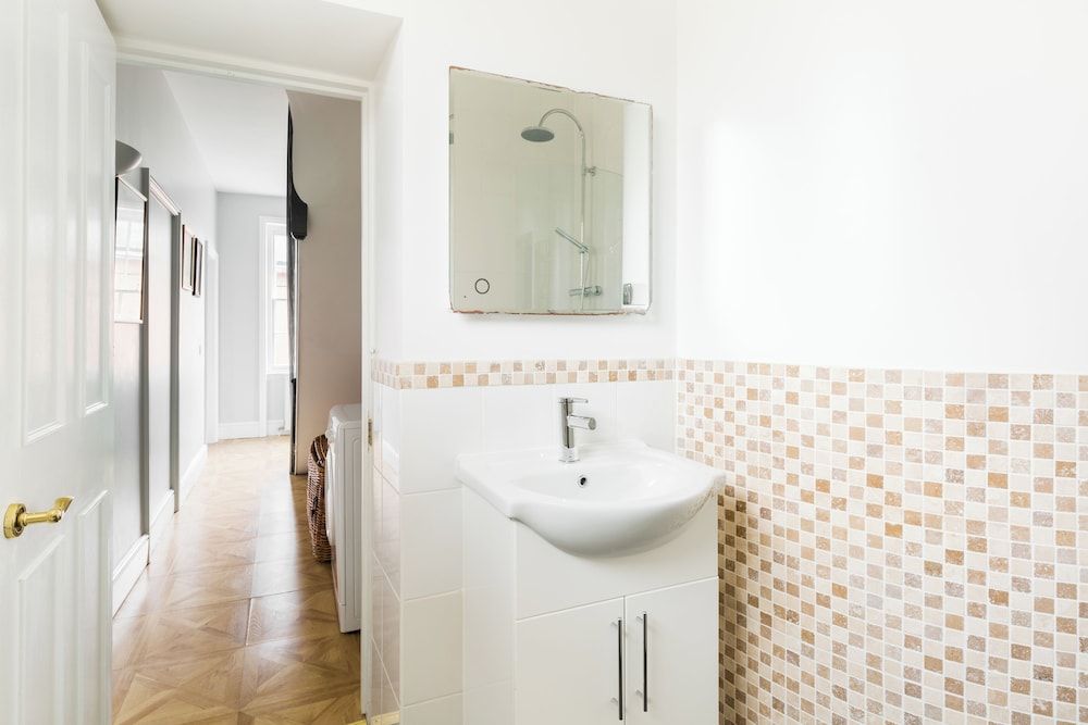 The Judges Lodgings Boutique Hotel Executive Apartment, 1 Bedroom, Courtyard View 9