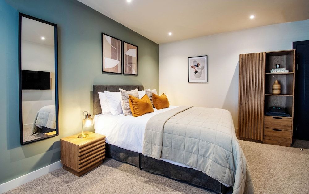 Thetford Hive Classic Studio Suite, City View 4