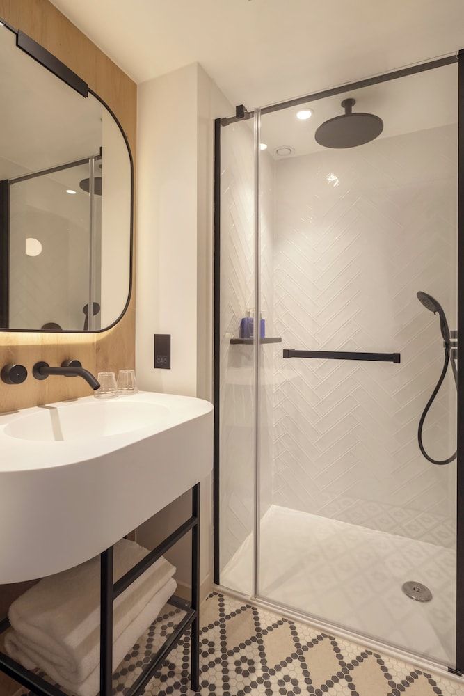 Dorsett Canary Wharf London Standard Double Room, 1 Double Bed 3