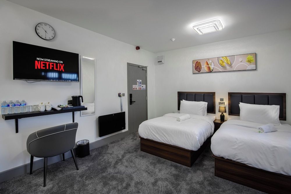 Empire Inn Deluxe Triple Room