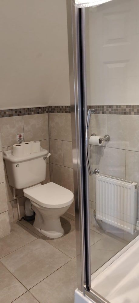 Bodalwyn Guest House Superior Triple Room, Private Bathroom, Partial Sea View 7