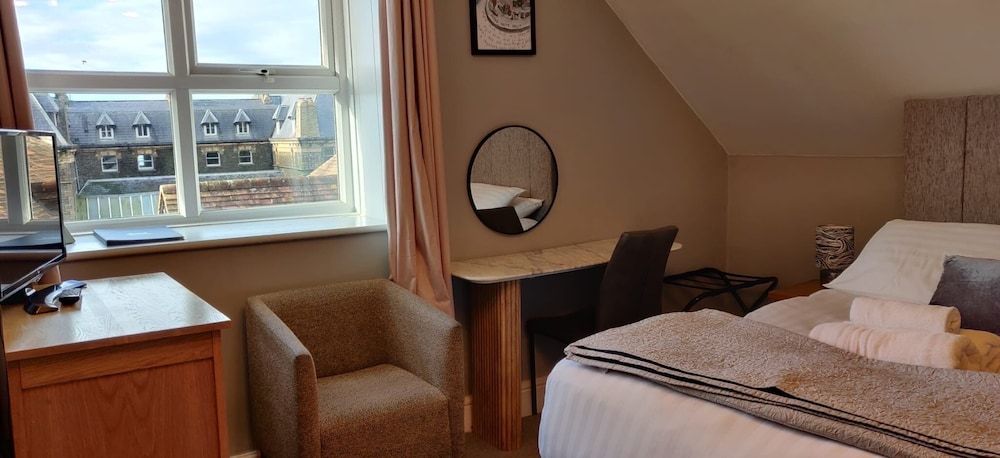 Bodalwyn Guest House Superior Triple Room, Private Bathroom, Partial Sea View 11