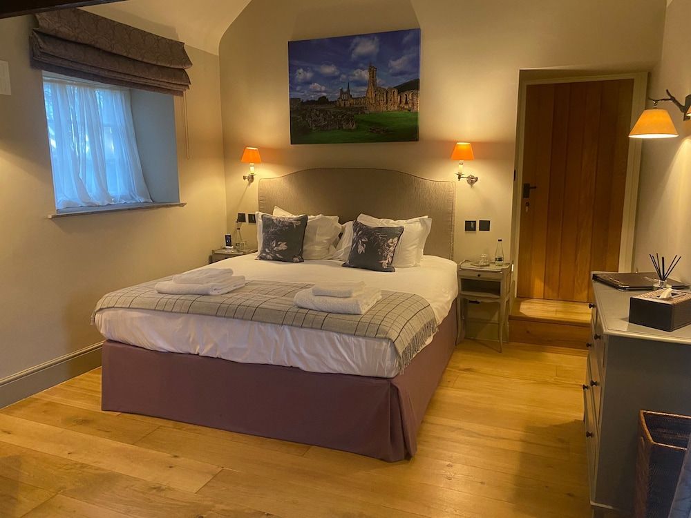 West Acre Lodge Deluxe Bungalow 2