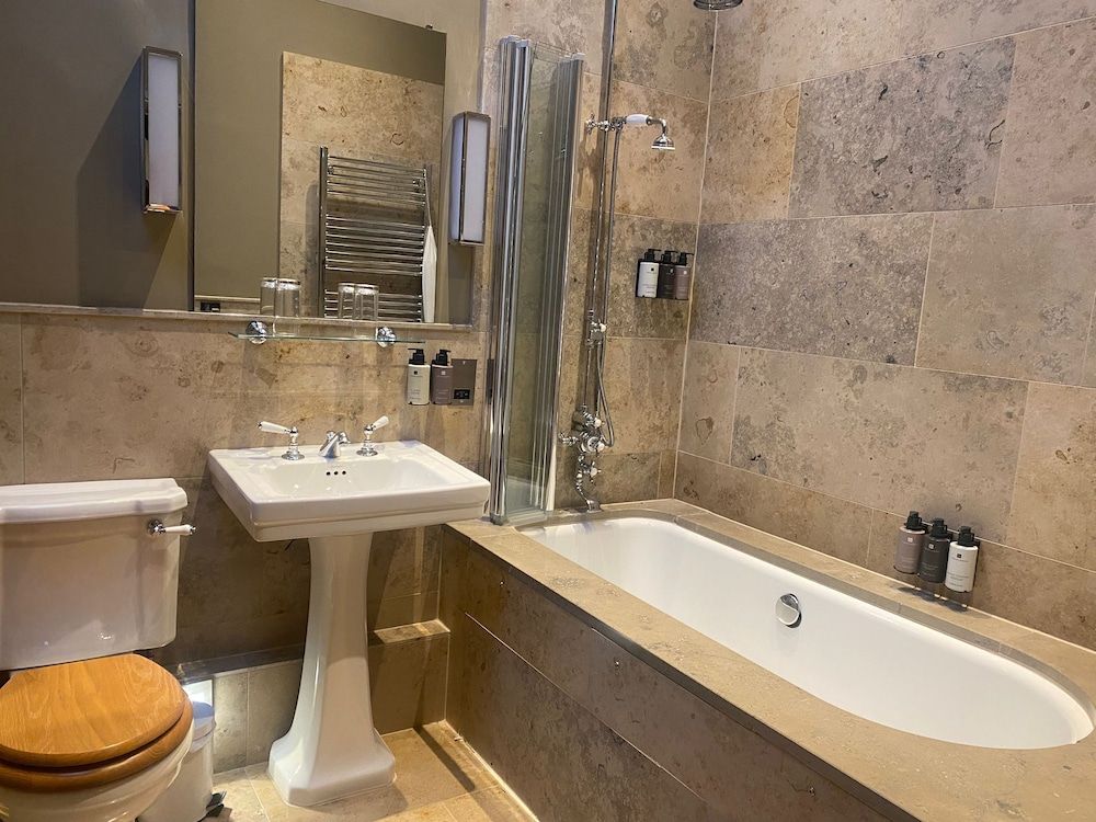 West Acre Lodge Deluxe Bungalow 3