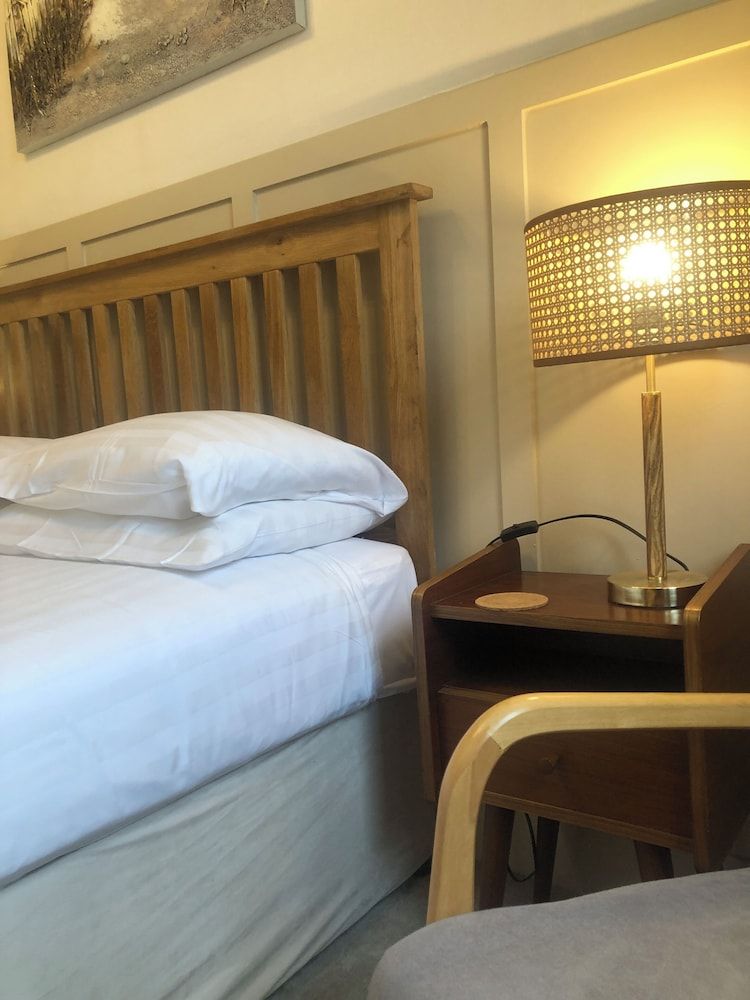 Helmsman Guesthouse Classic Double Room, Mountain View 3